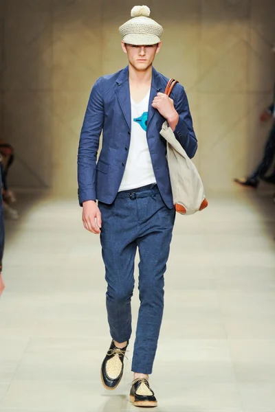 Look 18